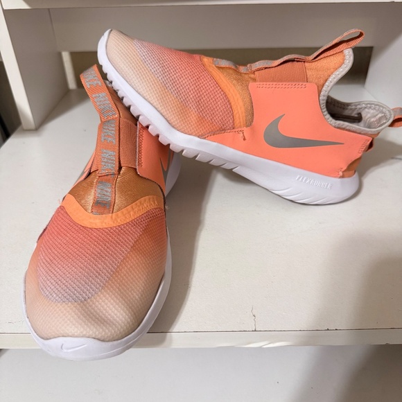 Nike Flex Runner US 7Y/8.5. - Picture 5 of 11